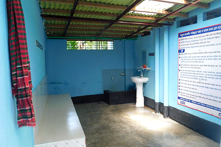 女子トイレおよび月経衛生管理スペースの整備（バングラデシュ） / ©プラン・インターナショナル