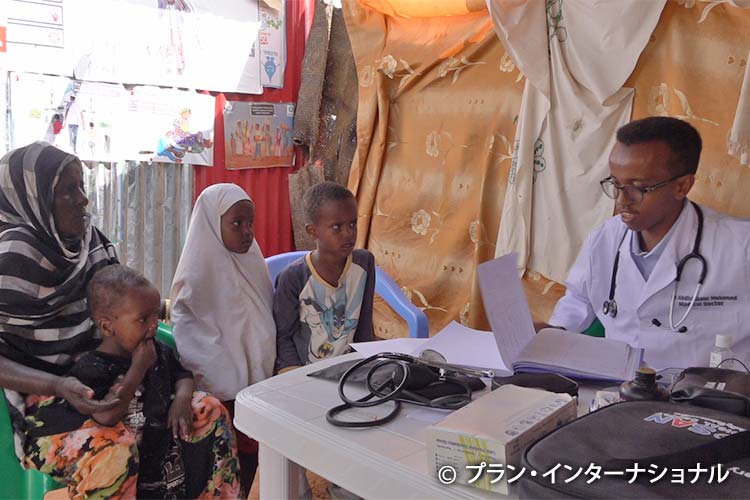 写真：ソマリアの巡回診療の様子