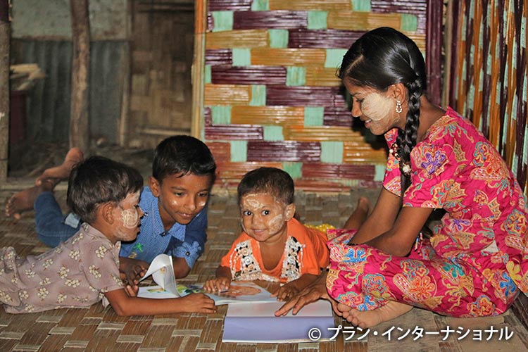 写真：ラカイン州に住むロヒンギャの子どもたち