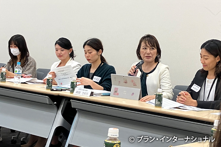 写真：納田さおり西東京市議会議員（右から2人目）