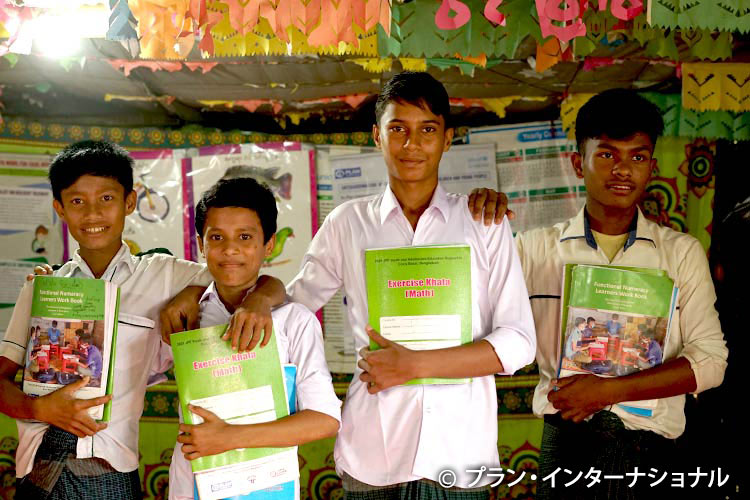 ロヒンギャ難民の若者たちの識字教育支援を強化