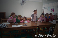 識字・ライフスキル教育を受ける女の子たち / ©プラン・ジャパン
