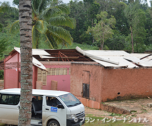 写真：破壊されたプランが支援する学校