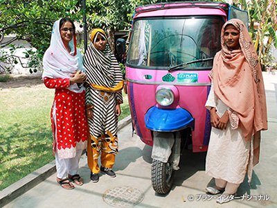 写真：女性専用タクシーのドライバーたち