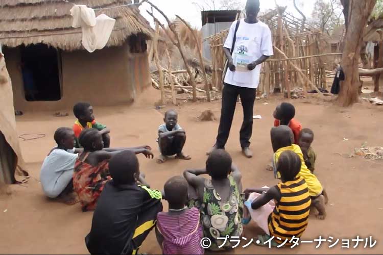 写真：難民キャンプで読み聞かせ（エチオピア）