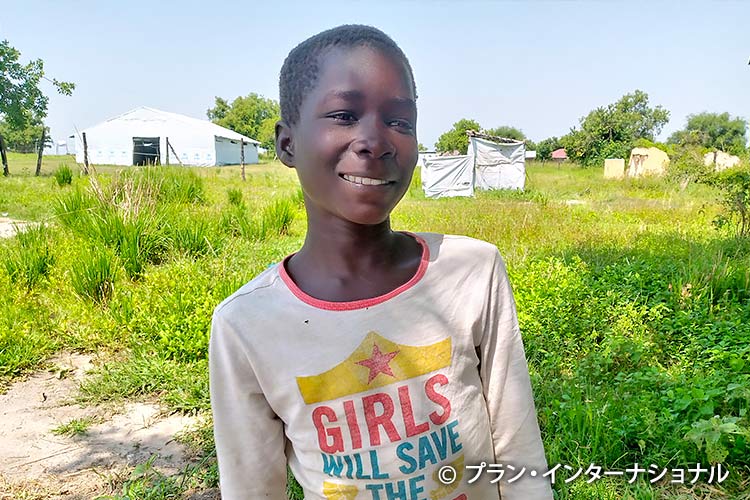 写真：南スーダンに平和が訪れ、故郷に帰ることを願う10歳の女の子