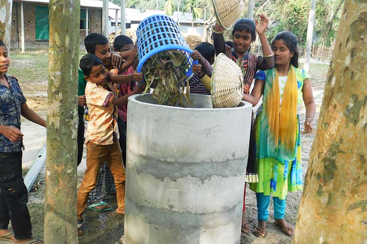 新たに校内に設置されたごみ捨て場(バングラデシュ) / ©プラン・インターナショナル