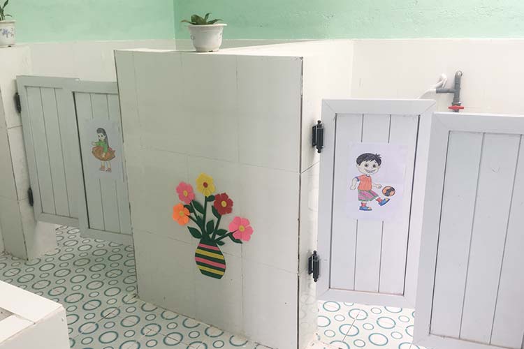 各校舎に設置された男女別トイレ / ©プラン・インターナショナル