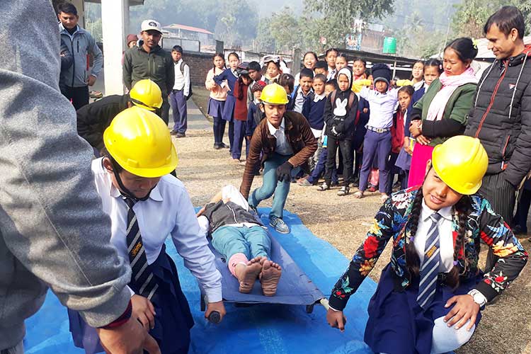 学校での避難訓練（ネパール） / ©プラン・インターナショナル