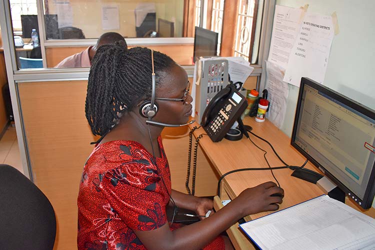 GBVなどを相談するヘルプラインの提供（ウガンダ） / ©プラン・インターナショナル