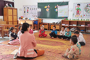 完成した新しい幼稚園で学ぶ子どもたち / ©プラン・インターナショナル