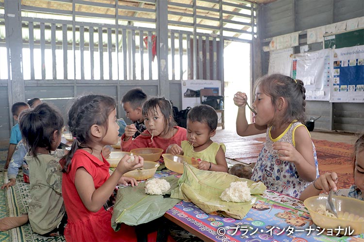 写真：給食は子どもたちの一番の楽しみ