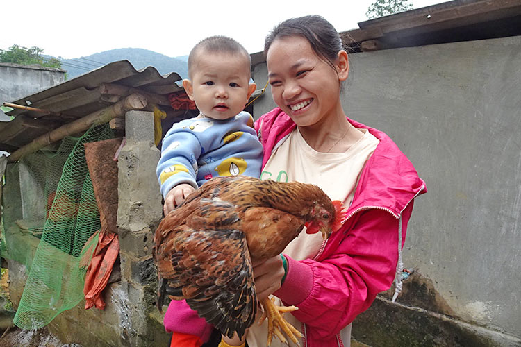 養鶏に取り組む女性（畜産技術トレーニング） / ©プラン・インターナショナル