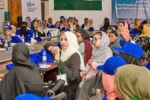 ジェンダー平等について話し合う会議（スーダン） / ©プラン・インターナショナル