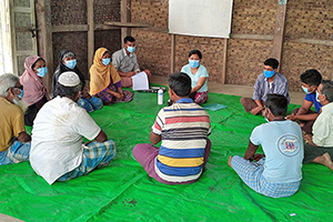 子どもたちが直面するリスクについて話し合う住民（ミャンマー） / ©プラン・インターナショナル