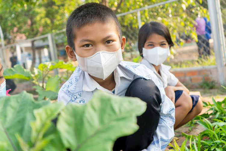 女の子、男の子が協力して学校菜園を運営 / ©プラン・インターナショナル