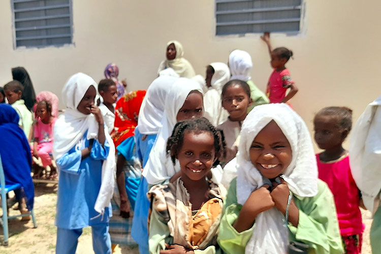 落成式に参加した子どもたち / ©プラン・インターナショナル