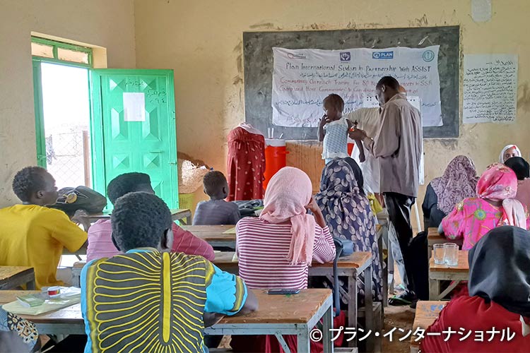 写真：栄養＝女性の仕事とならないよう、男性の栄養ボランティアも採用