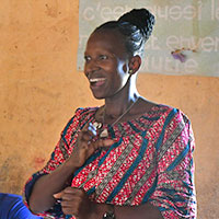 写真：障害のある子どもへの対応を自信もって語るカラウさん