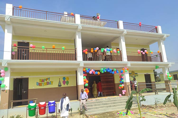 写真:新しく建設された2階建て校舎の4教室