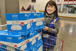 追加の物資を大量に購入  / &copy;プラン・インターナショナル