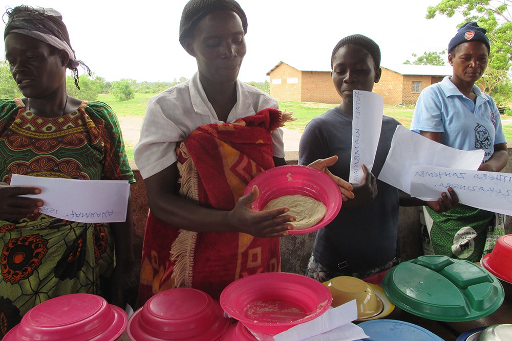 新しい調理法を学ぶ女性たち / ©プラン・インターナショナル