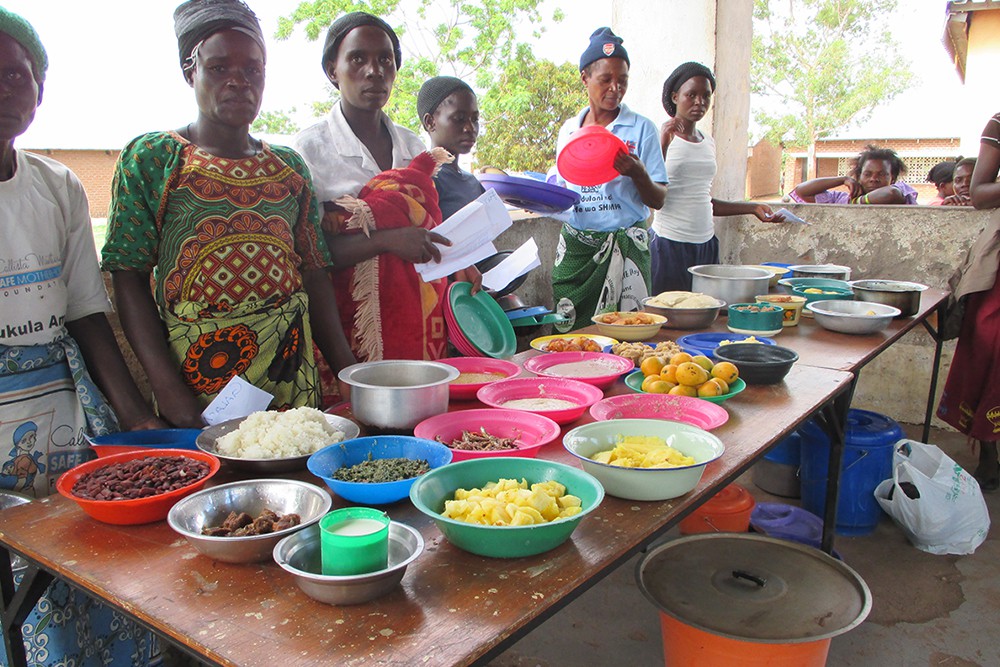 新しい調理法を学ぶ女性たち(2) / ©プラン・インターナショナル