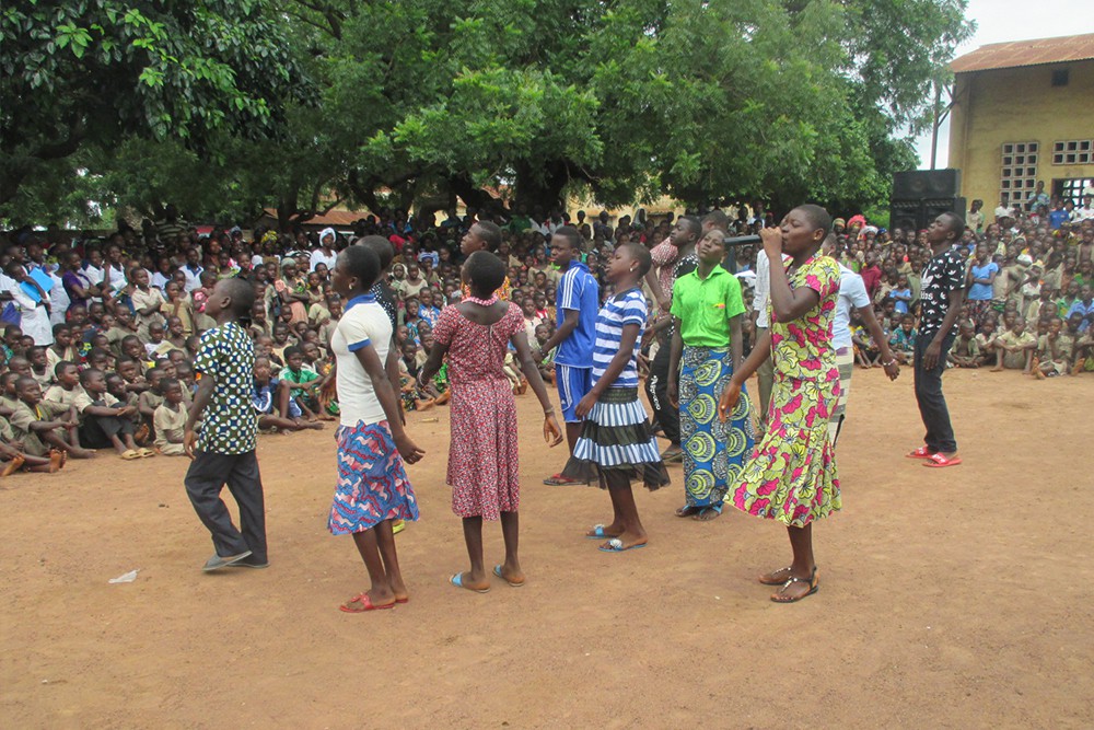 アフリカ子どもの日イベント、歌と踊り / ©プラン・インターナショナル