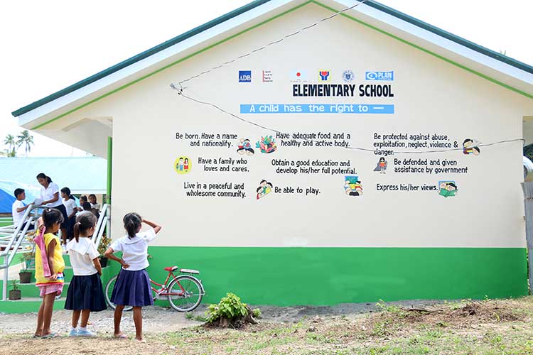 被災した学校が新築されました / ©プラン・インターナショナル