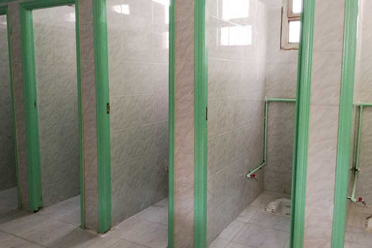 修繕された小学校のトイレ（エジプト） / ©プラン・インターナショナル