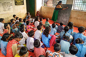 子どもたちの復学と学習を支援するための補習授業 / ©プラン・インターナショナル