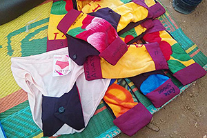 女性たちが実際に手作りした布ナプキン。下着は既製品 / ©プラン・インターナショナル