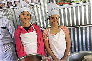 料理の腕をあげた女の子たち / ©プラン・インターナショナル
