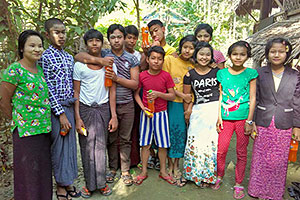 活動を支援するコミュニティボランティアたち（ミャンマー） / ©プラン・インターナショナル