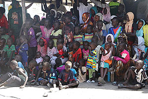衛生啓発イベントには多くの人が参加（スーダン） / ©プラン・インターナショナル