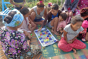 衛生習慣を学ぶ地域住民たち/ ©プラン・インターナショナル