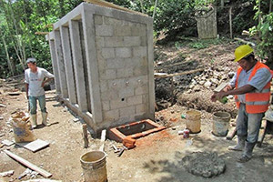 建設中の小学校の衛生施設 / ©プラン・インターナショナル