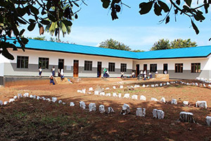 完成したパラカ小学校の新しい教室棟 / ©プラン・インターナショナル