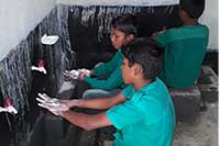 一生懸命に手を洗う子どもたち / ©プラン・インターナショナル