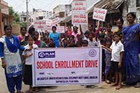 「学校に通おう！」と呼びかける啓発キャンペーン / ©プラン・インターナショナル