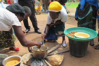 新しい調理法を学ぶ女性たち(3) / ©プラン・インターナショナル