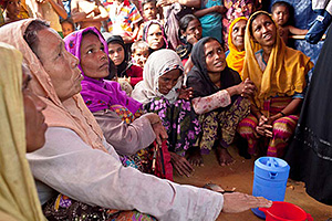 衛生環境改善に関するトレーニングを受ける女性たち / ©プラン・インターナショナル