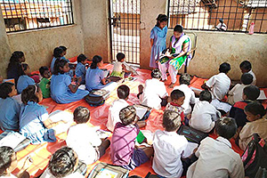 復学の前に、各村で補習授業を実施 / ©プラン・インターナショナル