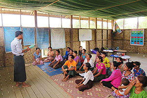 子どもの保護と子どもの権利に関する啓発をチン族の保護者に実施 / ©プラン・インターナショナル