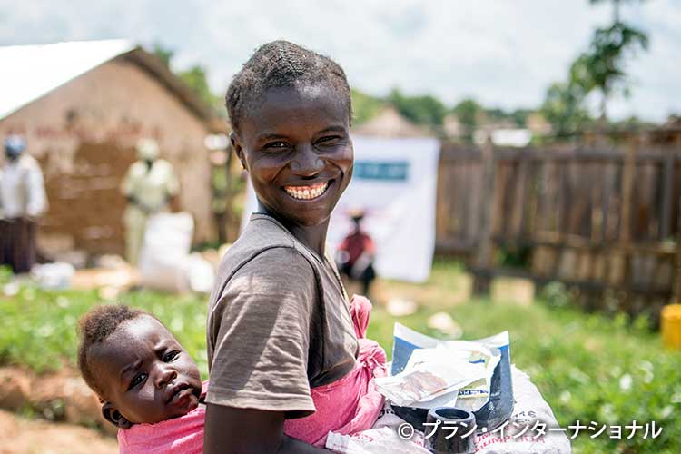 写真：満面の笑みを浮かべる女性（南スーダン）