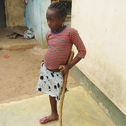 写真：ムシャットさん、障がいのある女の子