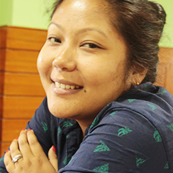 写真：プージャ　シュレスタさん、ネパールのプランのプログラム・コーディネーター