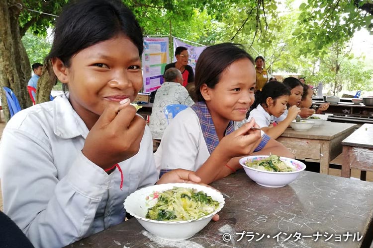 写真：給食の時間を毎日楽しみにしている子どもたち