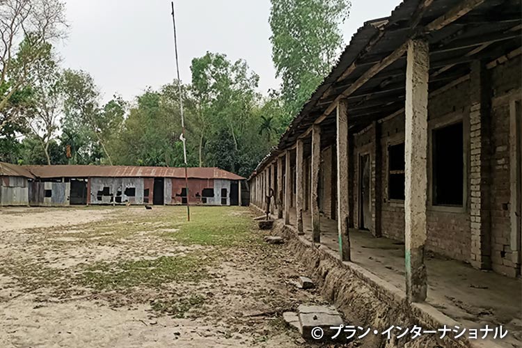 写真：修繕を必要とする地域内の学校（バングラデシュ）
