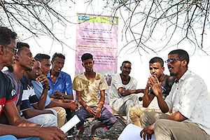FGMについて話し合う男性たち（スーダン） / ©プラン・インターナショナル